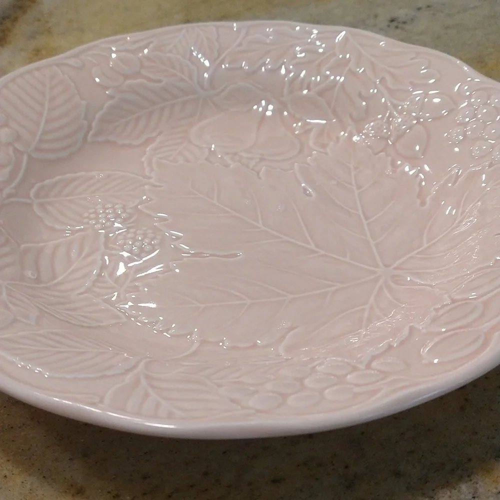 Vintage Nikko Woodbury peach/ pink majolica plate 8